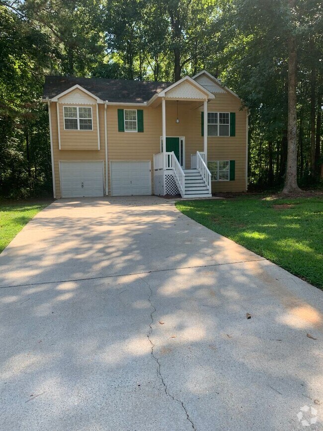 Building Photo - Coming Soon - 4 Bed, 2 Bth Split Level Home