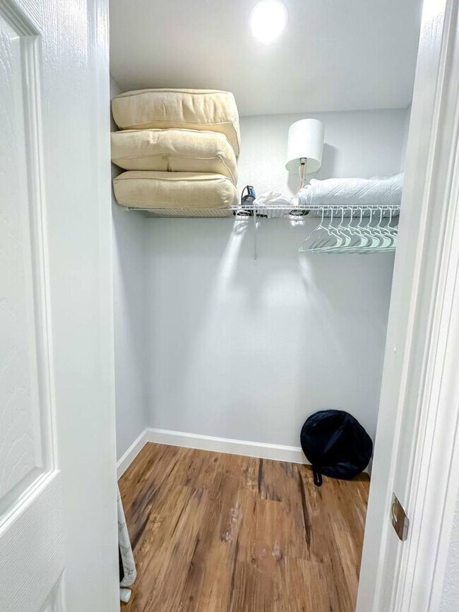 Building Photo - 1004 SE 7th Ave