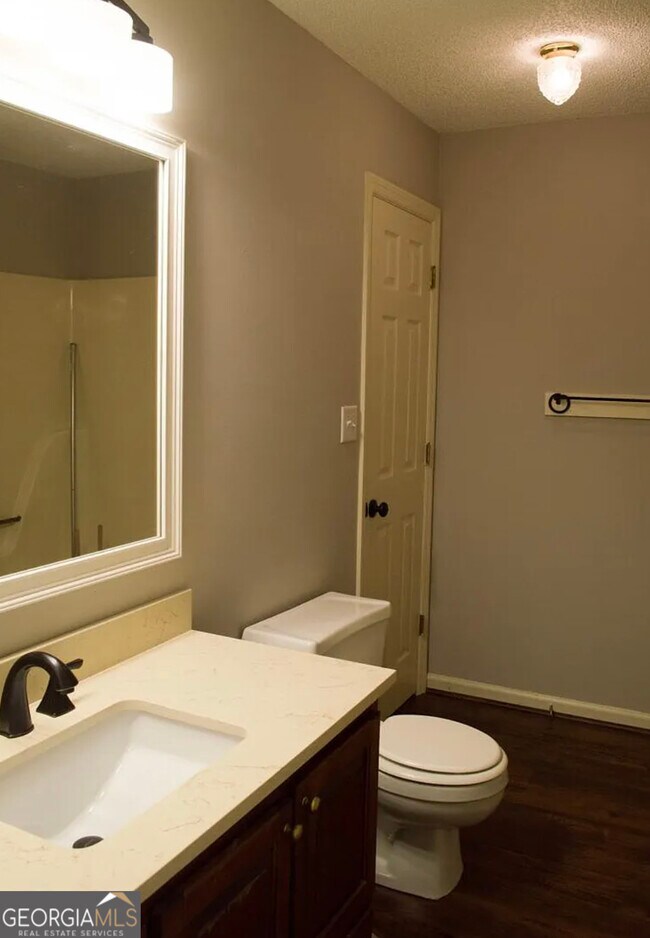 Building Photo - 1080 Maple Cir