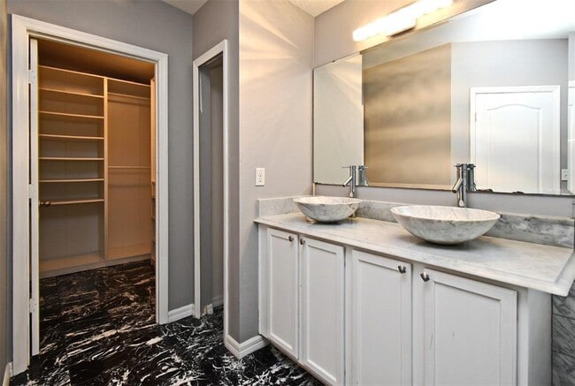 Building Photo - 475 Nadeau Way