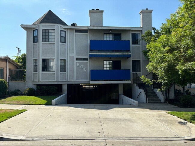 Building Photo - Angeleno, 606