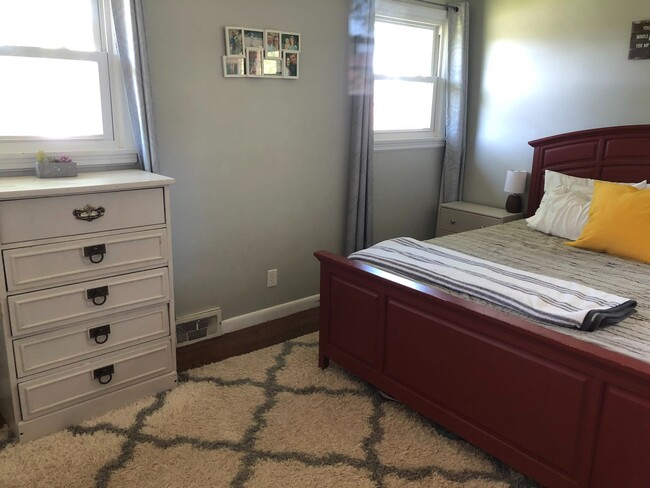 Master Bedroom - 5812 Navajo Cir