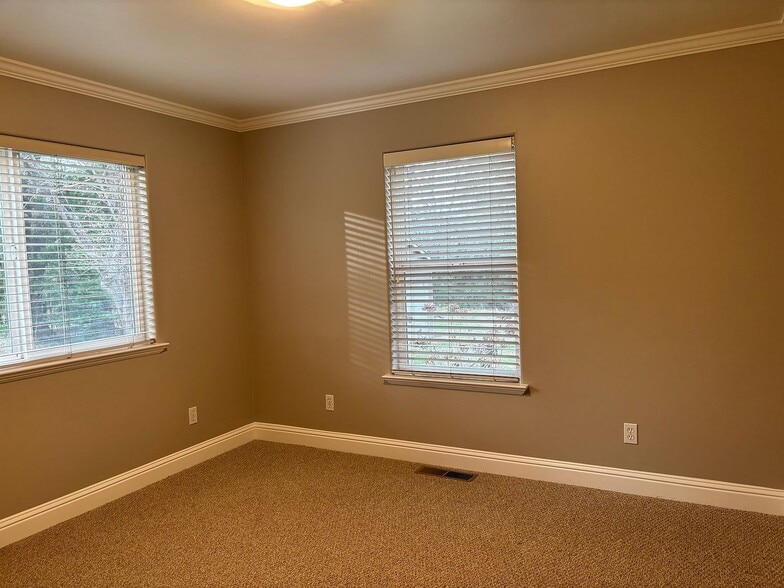 Building Photo - 14132 Bitney Springs Rd
