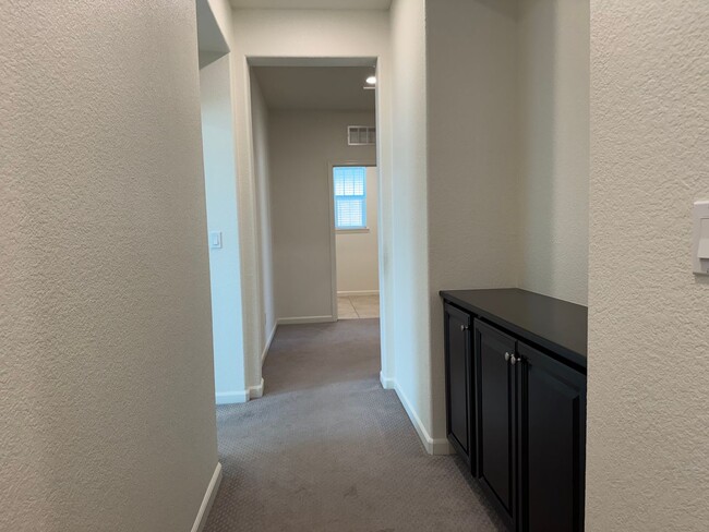 Building Photo - West Roseville home with solar - avail 5/15