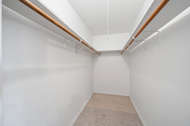 Building Photo - 926 E 14th St