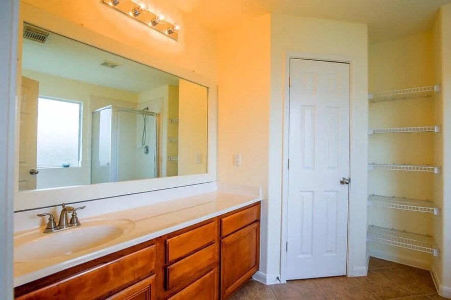 Building Photo - 17031 Sperry Landing Dr