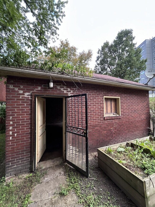 Building Photo - 100 W Burgess St
