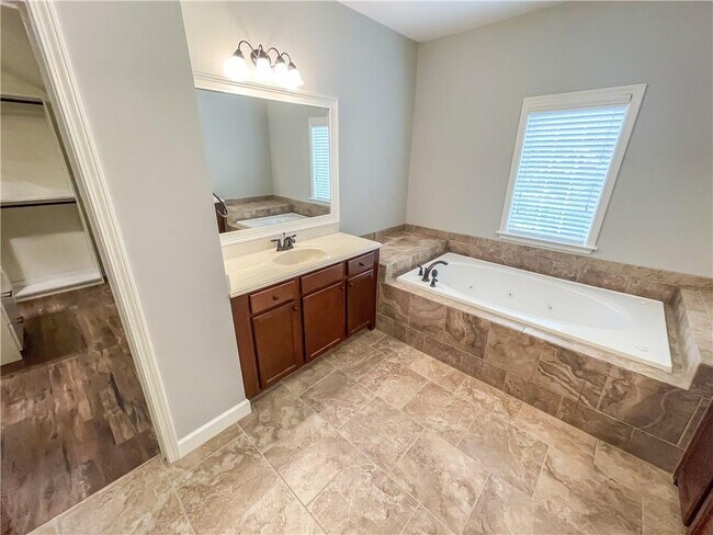 Building Photo - 4450 Wooded Oaks NW