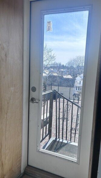 Building Photo - 13 Chester St