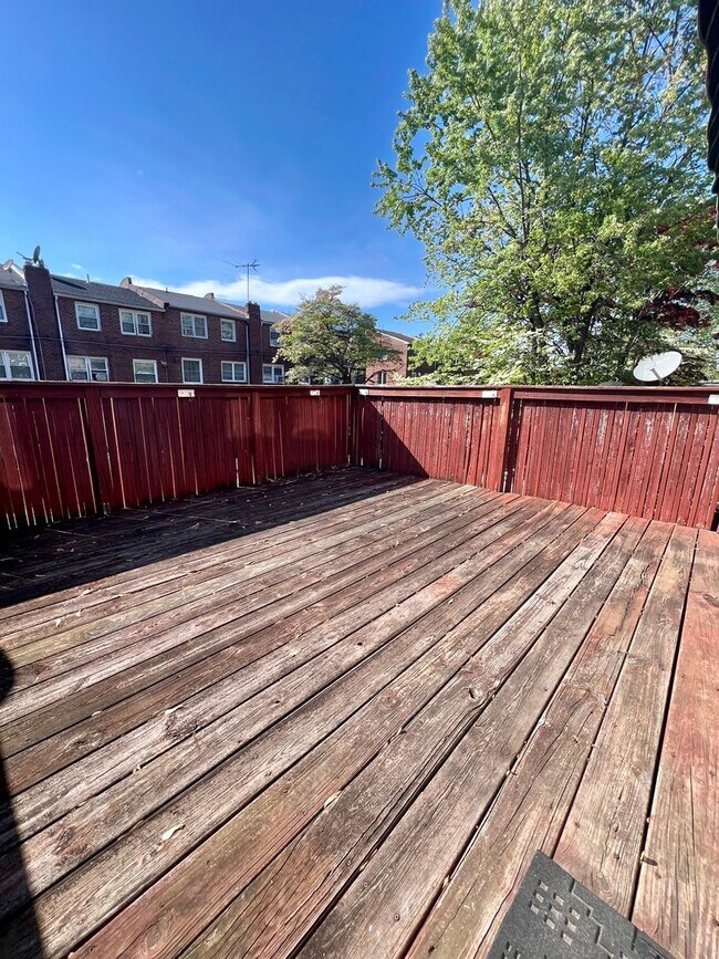 Building Photo - Stunning 3-Bedroom Townhome with Garage in Brookhaven! Available NOW!
