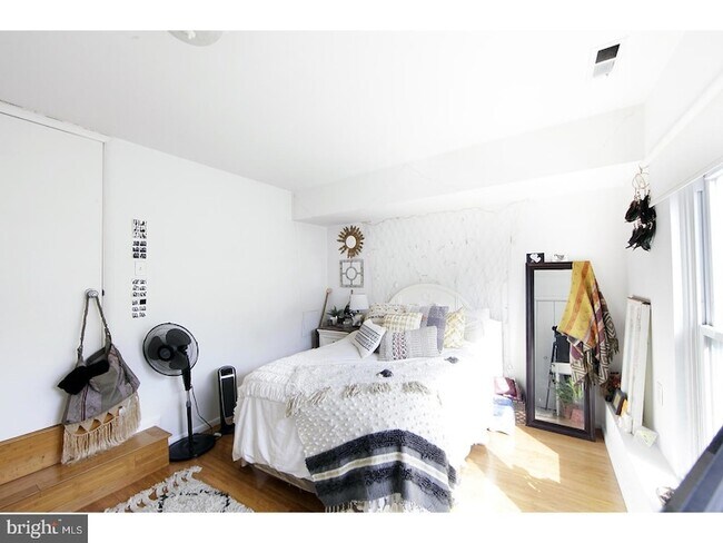 Building Photo - 447 Fairmount Ave