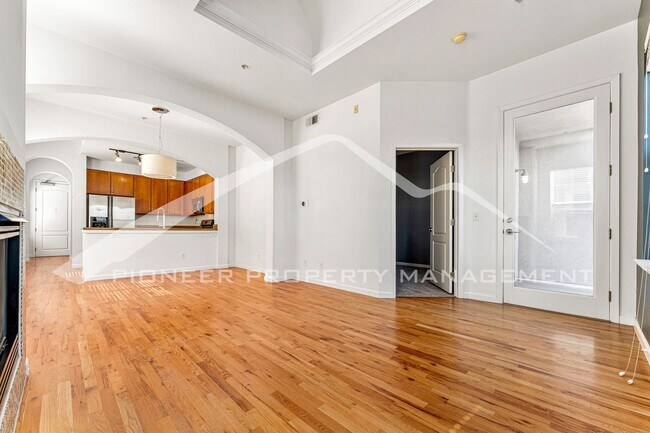 Building Photo - Stunning Condo in Denver with AC in a Grea...