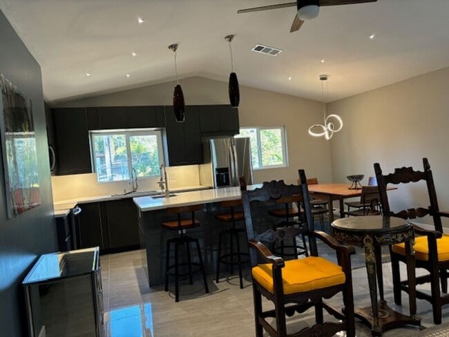 Building Photo - 6088 De La Rosa Ln
