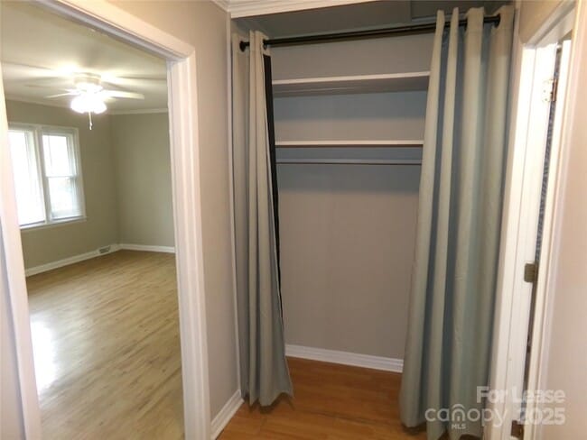 Building Photo - 716 Brown Ave