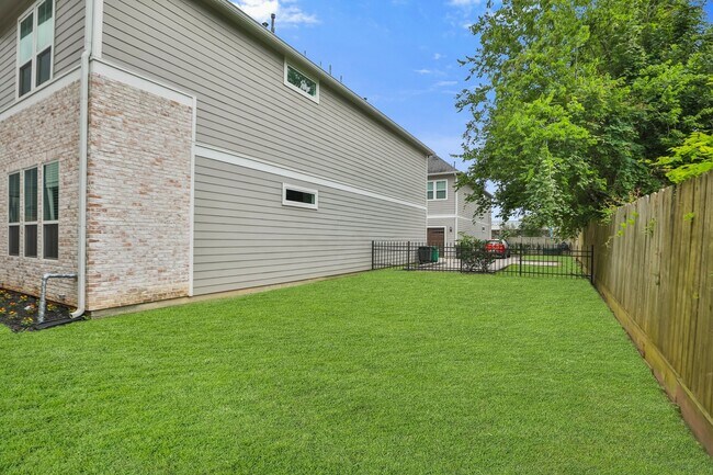Building Photo - 2515 Judiway St