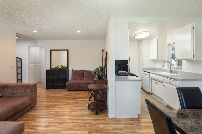 Building Photo - 11905 Avon Way