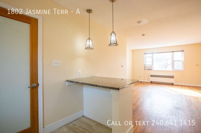 Building Photo - 1802 Jasmine Terrace