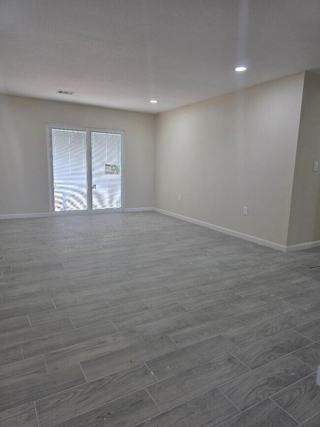 Building Photo - 952 Rd 5858