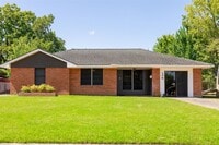 Building Photo - 106 Mimosa St