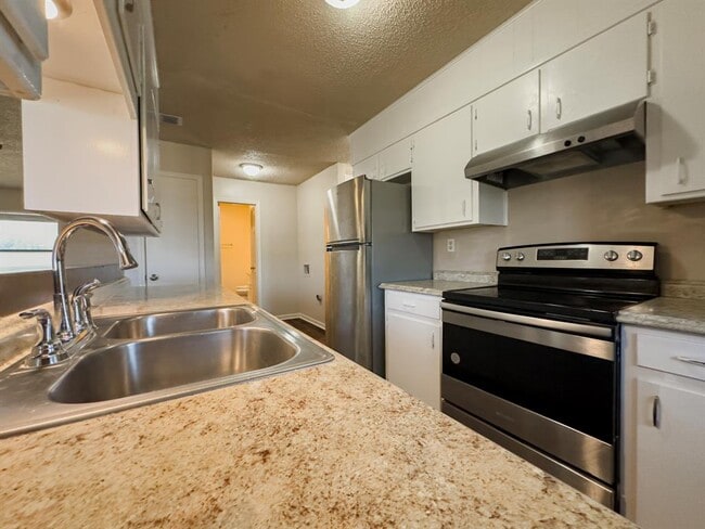 Building Photo - 2516 N W S Young Dr