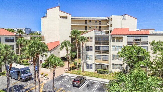 Building Photo - 2304 S Cypress Bend Dr