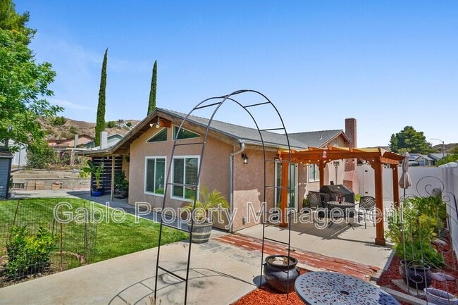 Building Photo - 14628 Daisy Meadow St