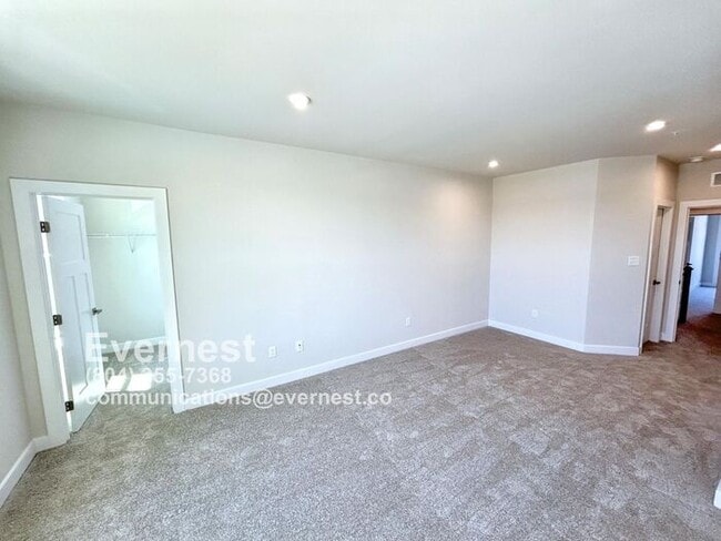 Building Photo - 12112 Calgary Lp