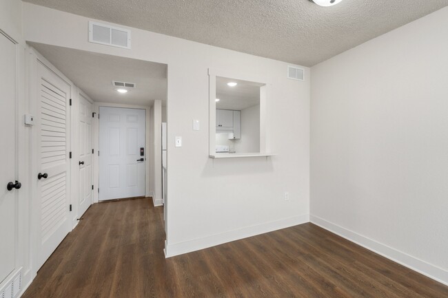 Building Photo - 215 S Blankenship Rd