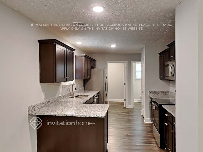 Building Photo - 838 Cedar Ln