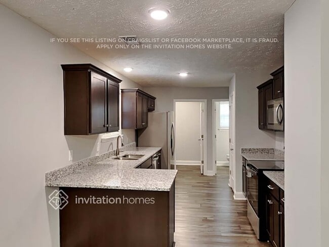 Building Photo - 838 Cedar Ln