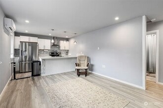 Building Photo - Open Concept 2BR 1 BA Bremerton Rambler