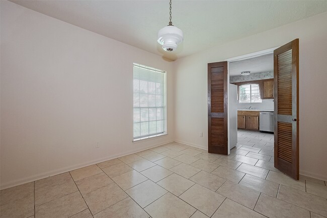 Building Photo - 9126 Willow Meadow Dr