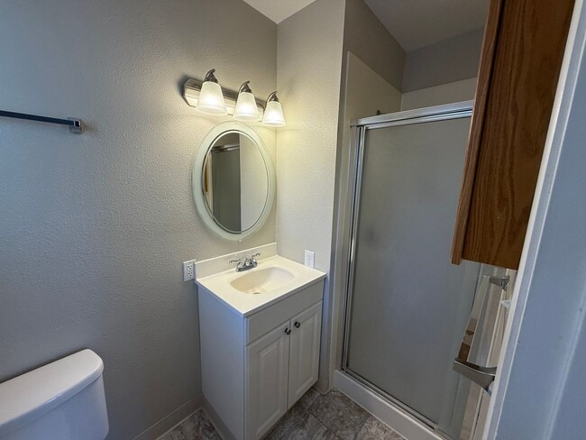 Building Photo - Recently updated single story home in Mode...