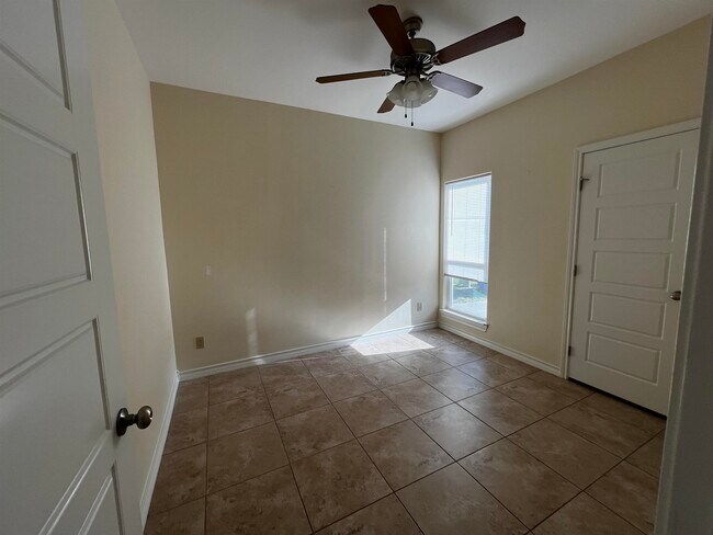 Building Photo - 5703 Moses Lp