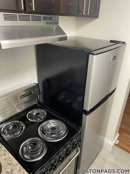 Building Photo - 62 Boylston St