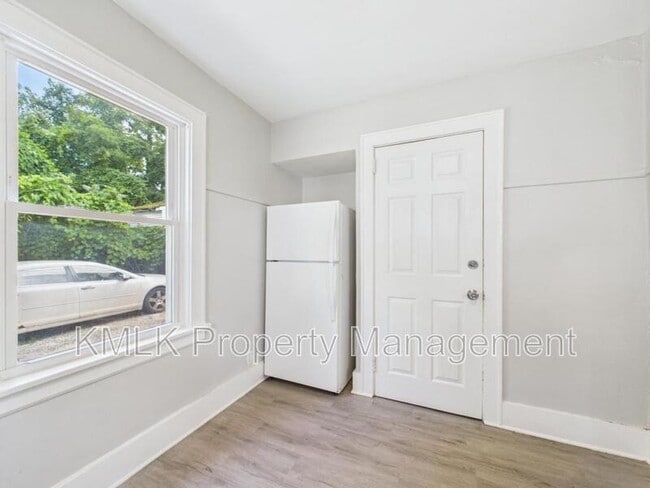 Building Photo - 661 Patterson Ave
