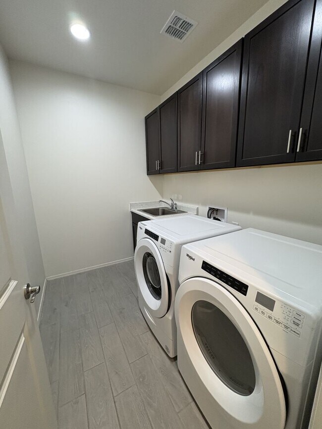 Building Photo - Vail School District with great views 4 bedroom plus den