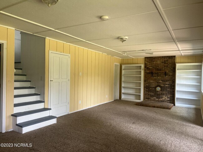 Building Photo - 108 Juniper Ct