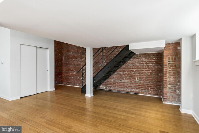 Building Photo - 1637-39 Poplar St