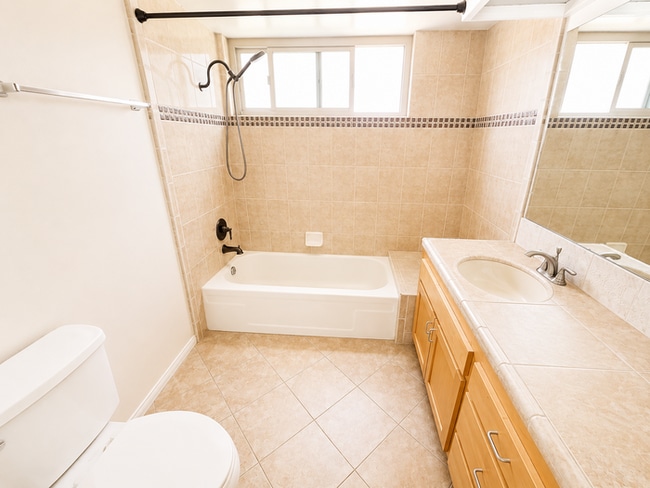 Building Photo - Coastal Townhome Near Beach, Bay & Kate Sessions Park – 2 Bed / 2.5 Bath