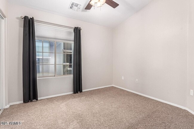 Building Photo - 2402 E 5th St