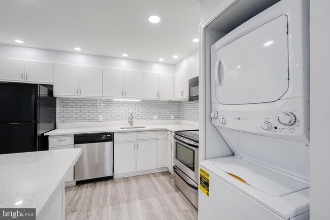 Building Photo - 3800 Powell Ln