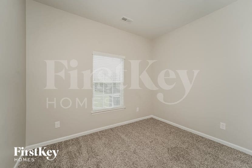 Building Photo - 5334 Hackberry Ln SW