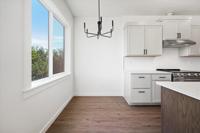 Building Photo - 305 N 18th St