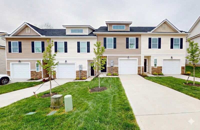 Building Photo - 201 Winding Chestnut Dr