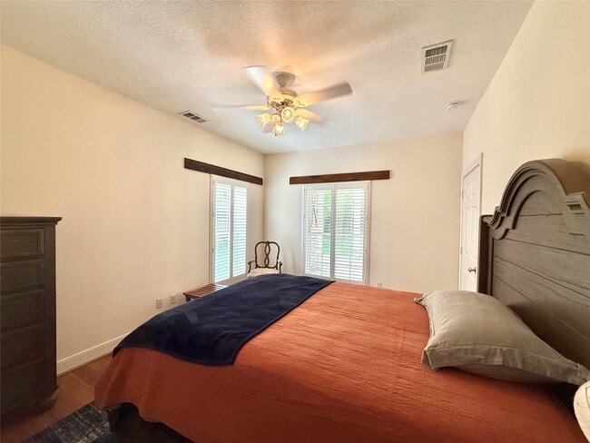 Building Photo - 16201 Surrey Ln