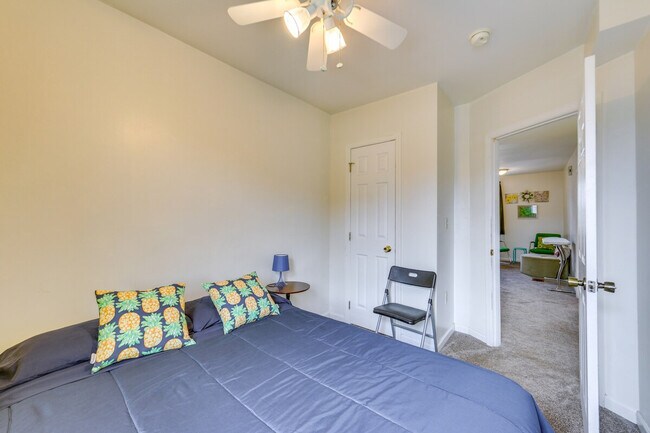 Building Photo - 504 Center St