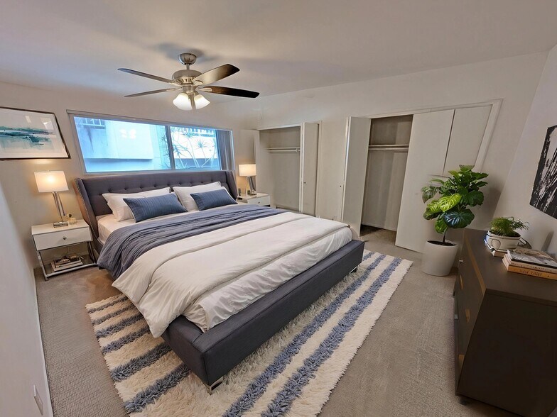 Building Photo - 833 S Plymouth Blvd