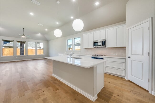 Building Photo - 1312 Silver Grass Mdw