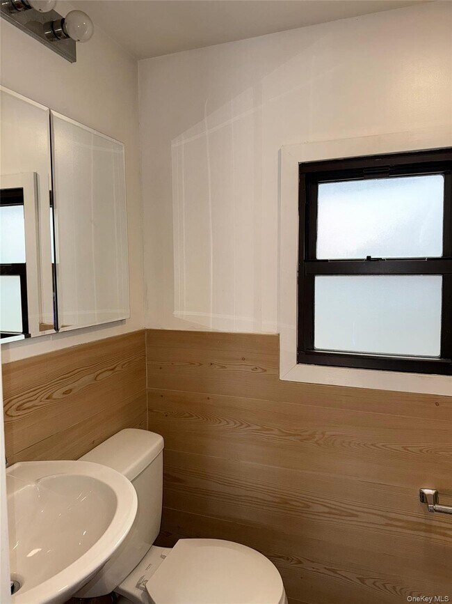 Building Photo - 2414 Snyder Ave